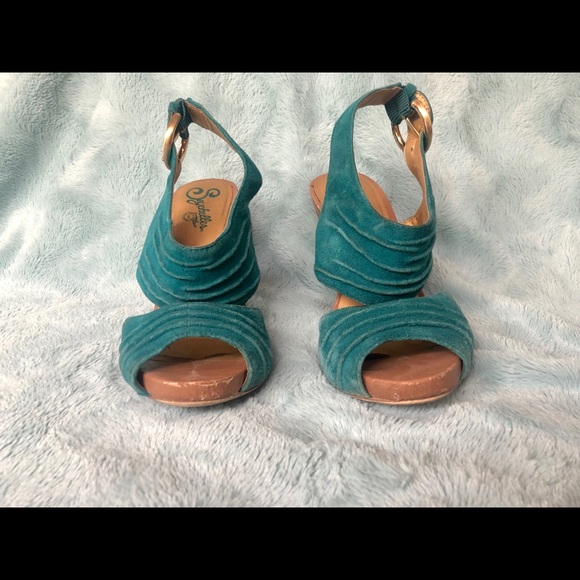 heels - Picture 3 of 6